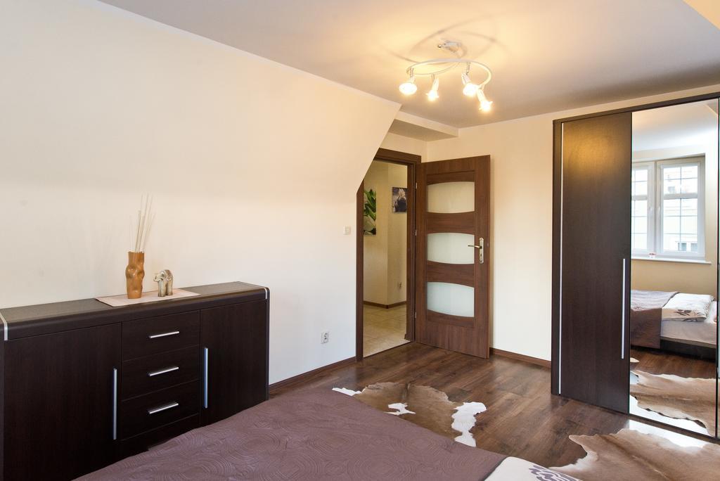 Gdanskie Apartamenty - Apartamenty Na Sw Ducha - Gdanskie Poddasza Z Jacuzzi I De Luxe Стая снимка